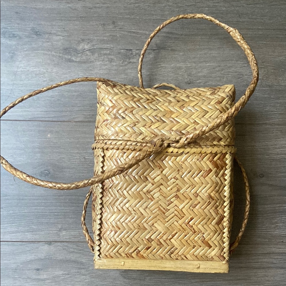 VINTAGE HANDWOVEN WICKER BAMBOO MINI BACKPACK BASKET